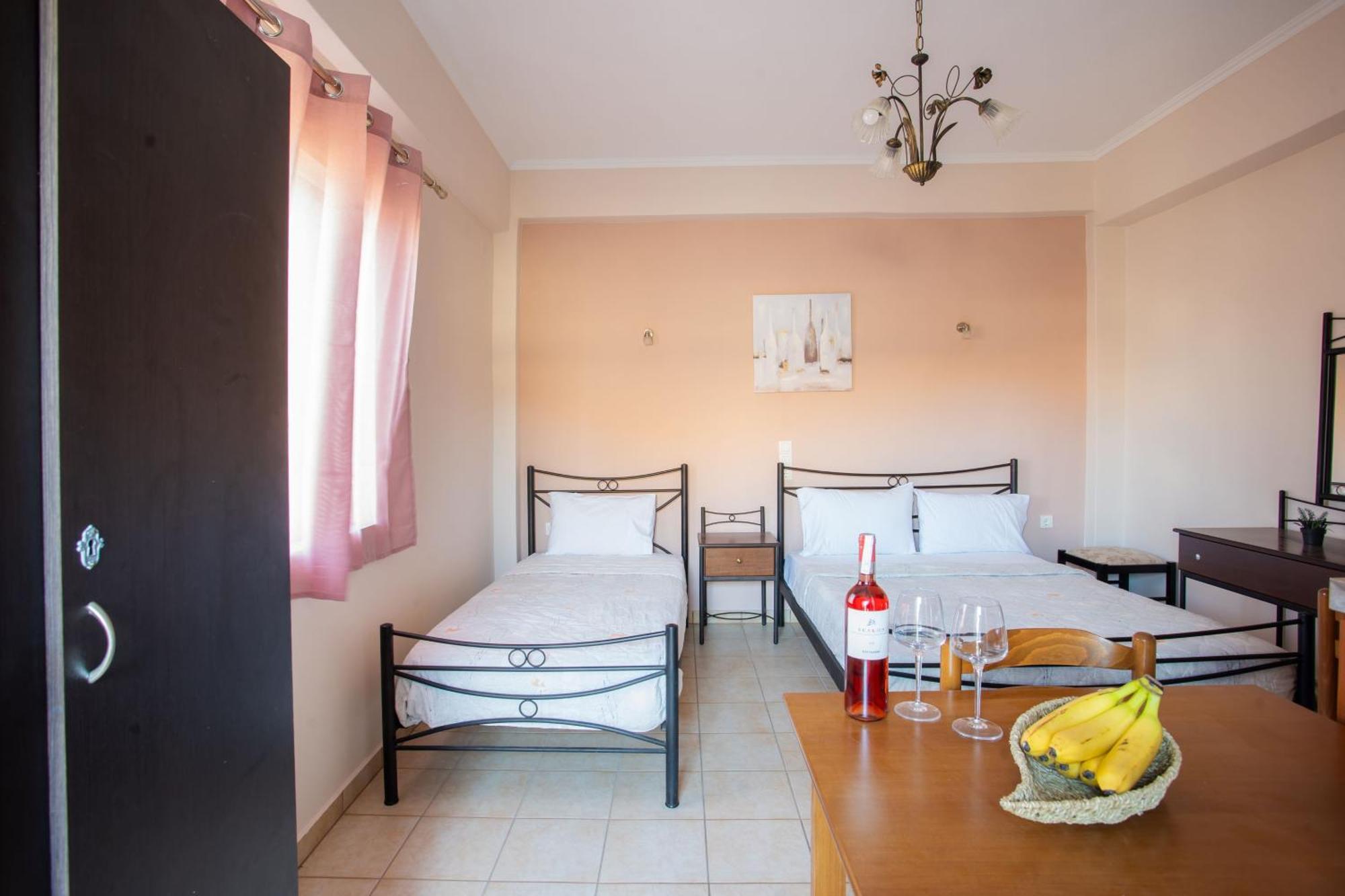 Eros Appartments Kalamítsi Chambre photo